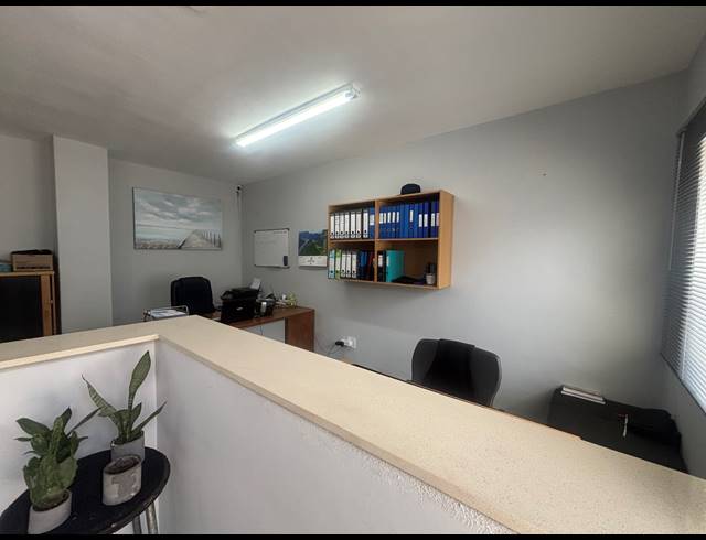 410M² WAREHOUSE TO LET IN STRAND INDUSTRIA